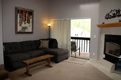 Image de Fraîchement mis à jour 2br / 2ba + Loft Mountain Side - Wifi gratuit + laveuse / sécheuse dans l'unité