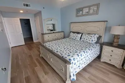 Image de Splash 2e étage 2 chambres avec lits superposés Chaises de plage gratuites Téléviseurs grand écran