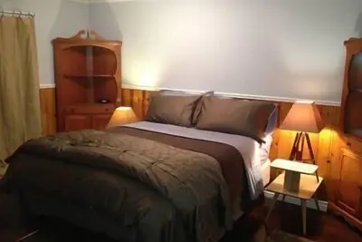 Image de Marche pour les pentes! Paisible, Chalet Boisé Avec Mises à jour moderne