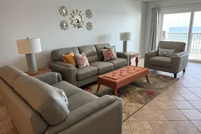 Image de Condo Direct Oceanfront! Une vue imprenable, non-fumeur, joliment décorée!