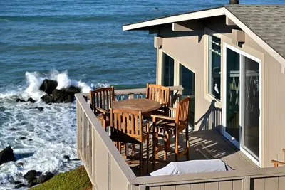 Image de Absolute Oceanfront on Bluff w / Crashing Surf