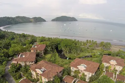 Image de Condo de luxe face à l'océan Los Suenos surplombant la baie d'Herradura