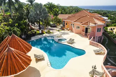 Image de Nouvelles Villas De Luxe Avec Belle Vue Sur L'OCÉAN \/ Cuisine PRIVÉE, Bain, Salon R, Piscine