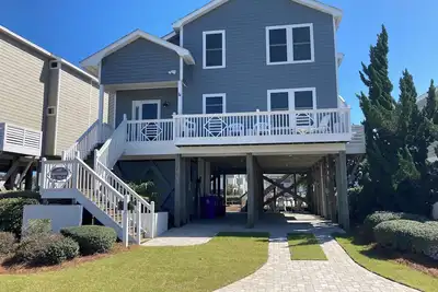 Image de 2200 Sf 5 Bed / 4 Bath Beach Accueil, Oib Island Park - w / mises à jour importantes récentes!