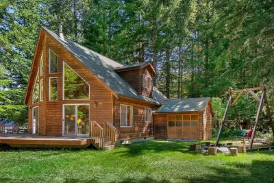 Image de Beau chalet de montagne en cristal \/ cabine avec spa