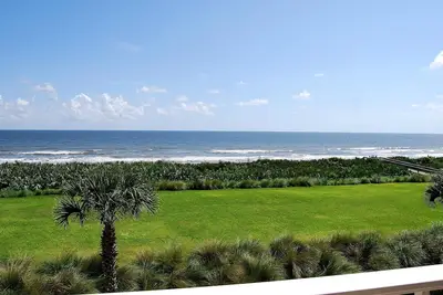Image de Amazing Beach Front Oasis, 3 Br / 3 Ba avec des vues spectaculaires