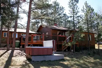 Image de Mountain Pine Cabin avec bain à remous personnel - Dog-Friendly!