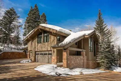 Image de Ski Out, Gorgeous, Spacieux, Récemment Rénové, Marchez jusqu'à Silver Lake Villa