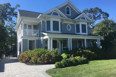 Image de Votre maison d'été parfaite à courte distance à pied de la plage de Spring Lake