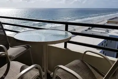 Image de Daytona Beach Sand Dollar condo au dernier étage / balcon intimité totale