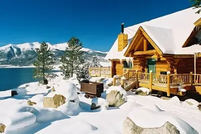 Image de Spectaculaire maison en bois surplombant Twin Lakes et le mont. Elbert, course L100 disponible!