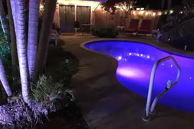 Image de Poolside Guest House dans un jardin tropical - marcher à l'eau!