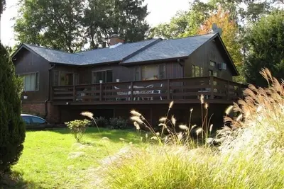 Image de Gordon Beach Dream House à 150 pas de la plage