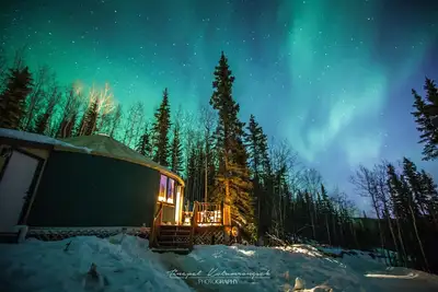 Image de Escapade de luxe dans une yourte au-dessus de Fairbanks avec de superbes vues et un temps plus chaud