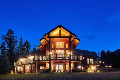 Image de \"Happy Trails\" -Luxurious Accueil avec Party Barn, zone Campfire, Exclusive 20 acres