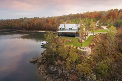 Image de La ferme de verre sur le lac Smith