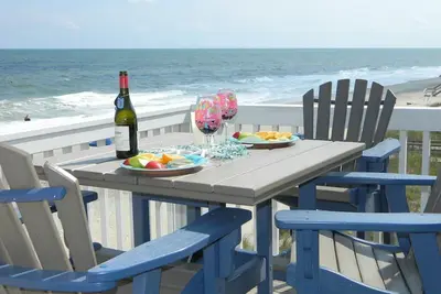 Image de Condo en bord de mer avec 3 lits, 2 salles de bain, piscine intérieure chauffée et piscines extérieures