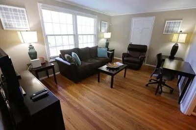 Image de Duplex tout compris à Hillcrest. . . près de tout - côté 2