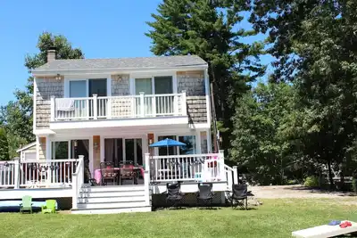 Image de Belle maison au bord du lac 3b / 2b mise à jour à moins d'une heure de Boston