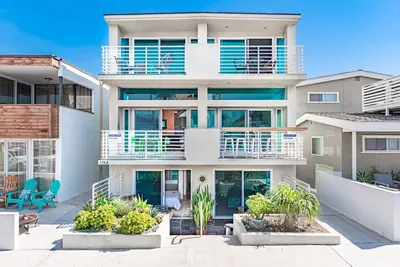 Image de Cool Condo côtier à trois niveaux avec vue sur l'océan! Côté gauche
