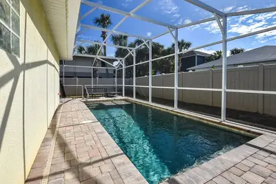 Image de Piscine privée - Phare acceptant les animaux domestiques! Juste deux minutes de la plage