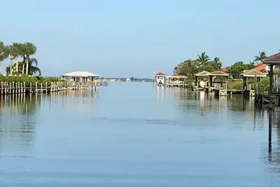 Image de Florida beach town, magnifique condo au bord de l'eau, à quelques pâtés de maisons de la plage.