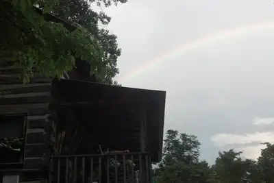 Image de Le Phillips chez Pioneer Meadow Cabines - Cabine Antique Connexion