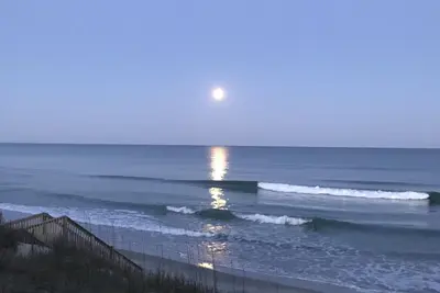 Image de \"Qu'est-ce qu'il y a dans un nom?\" Oceanfront, pour 16 personnes