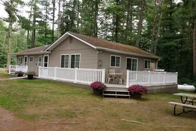 Image de Charmante cabane sur le lac Long; Près de terrain de golf, de ski et de Vtt