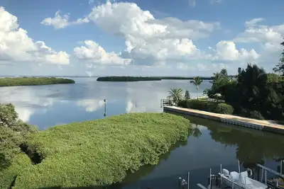 Image de Vues spectaculaires sur la baie de Sarasota depuis toutes les chambres