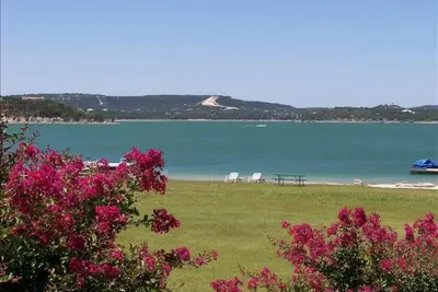 Image de Belle plage de Montina sur le lac Travis - Marchez jusqu'Ă l'eau!