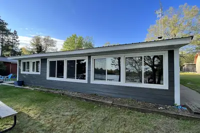 Image de Cabine de 3 chambres sur le lac avec accès aux sentiers de loisirs