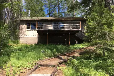 Image de Rustique Lakeside Cabin - 3 miles de Glacier Park - avoir propre plage et quai!