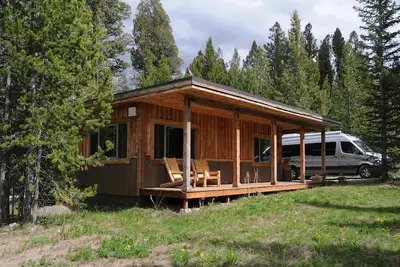 Image de Mini-cabine Orignal - Meilleur rapport qualité / prix et 7 miles au parc Yellowstone!