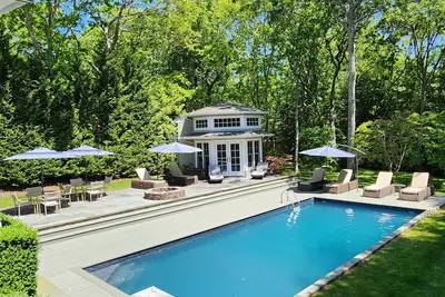 Image de Famille Hideaway bienvenus Avec Piscine Et Poolhouse; E. H. Registre location # 16-1, 170