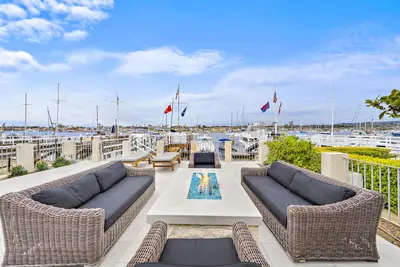 Image de Luxueux Balboa Bayfront-Private Beach, Dock, étapes de Pier, Beach and Fun Zone