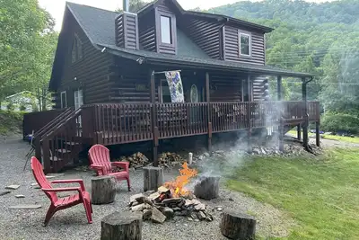 Image de Log Cabin Rental Rental Situé à Waynesville, Nc