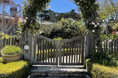 Image de 3br-2. 5ba Charme, Immaculée, privée Carmel Accueil
