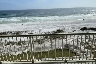 Image de Direct sur la plage avec vue sur le golfe et lits King! Rien de mieux