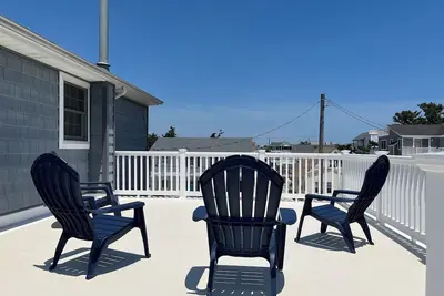 Image de Lumineuse, joyeuse, propre maison de quatre chambres à la plage - entièrement rénovée