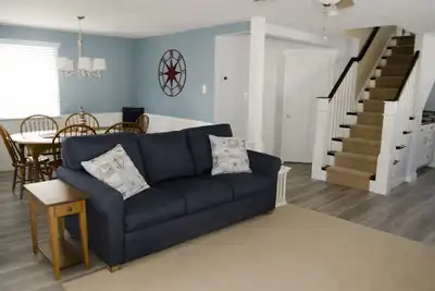 Image de 3 pâtés de maisons de la Gold Coast Beach! 5br- Famille Unique!