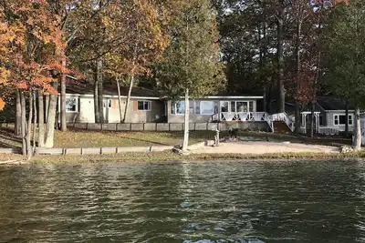 Image de Des couchers de soleil incroyables vous attendent dans cette maison au bord du nord du lac Michigan.