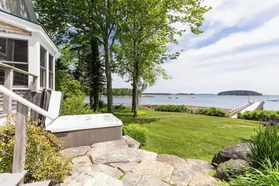 Image de Sailor's Valentine: Bayfront Home sur une plage privée avec quai et bain à remous!