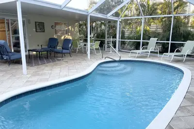 Maison de détente avec piscine privée et accès à la plage privée