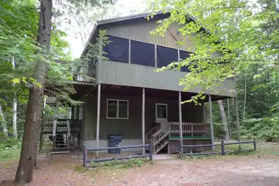 Image de Luxe, spacieuse, 4 Br Chalet - Minutes de la plage, la piscine, la saison de succès de ski