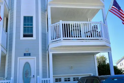Image de Énorme 5Br / 3. 5Ba Townhouse - 2 blocs à Boardwalk et à la plage.