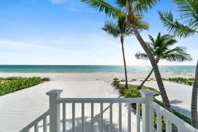 Image de Tommy Bahama House 4 Br situé directement sur la plage de Bonita et le golfe du Mexique