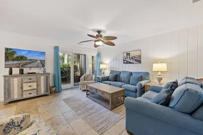 Image de Seapins, mis à jour 3Bed, 3 1/2 salle de bain avec piscine de quartier, Pet Ok