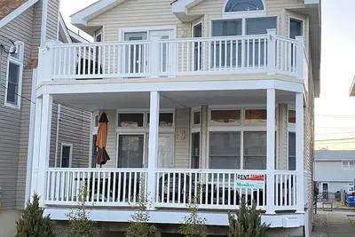Image de Asbury Ave - Près de la plage, propre 3br, 2ba, premier étage, abri d'auto, stockage