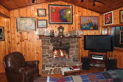 Image de Cabine de pin sur 30 acres! 1 mi. de Carbondale, Il & Siuc Campus